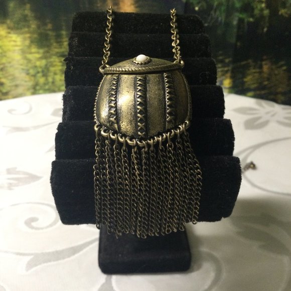 Pill/Prayer Box Necklace Opens at the top - Picture 2 of 3